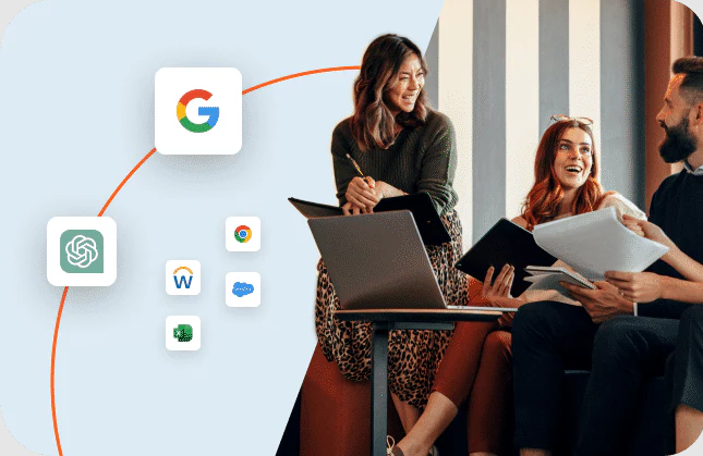 Profissional acompanhando fluxo automatizado em painel digital com conexões entre sistemas