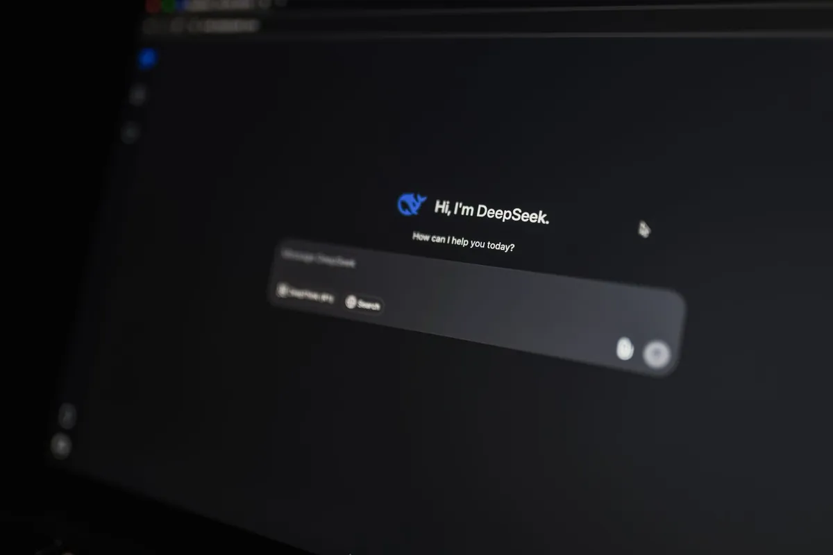 Tela de celular com uma conversa de atendimento automatizado em andamento